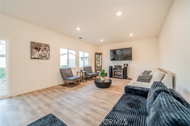 Detail Gallery Image 10 of 41 For 2003 Renata Dr, Perris,  CA 92571 - 4 Beds | 3 Baths