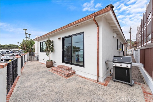 350 Cliff, Laguna Beach CA: https://media.crmls.org/medias/156aaa55-b9f1-41b4-94f2-bd326ba18bd6.jpg