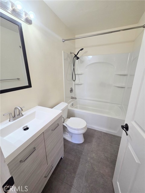 Detail Gallery Image 14 of 26 For 327 Chestnut, Long Beach,  CA 90802 - 2 Beds | 2 Baths