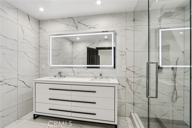 16751 Devonshire Street, Granada Hills CA: https://media.crmls.org/medias/156b1b27-dd4a-4d94-b52d-262b00adc08d.jpg