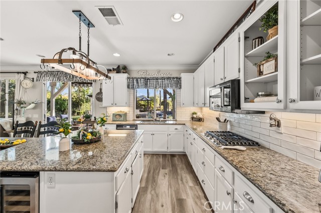 Detail Gallery Image 17 of 46 For 23799 Brookside Ct, Murrieta,  CA 92562 - 6 Beds | 3/1 Baths