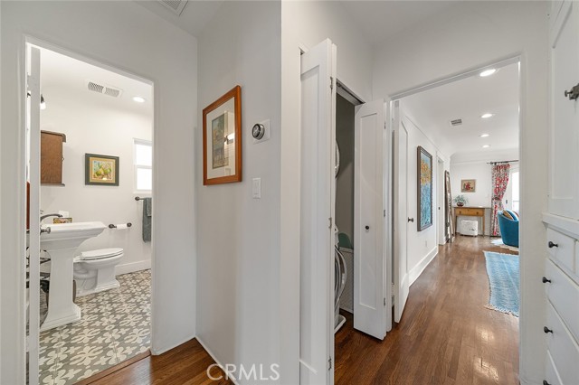 69 Santa Ana Avenue, Long Beach CA: https://media.crmls.org/medias/156c4dca-ccd9-434f-9352-5b1ff2c10efa.jpg
