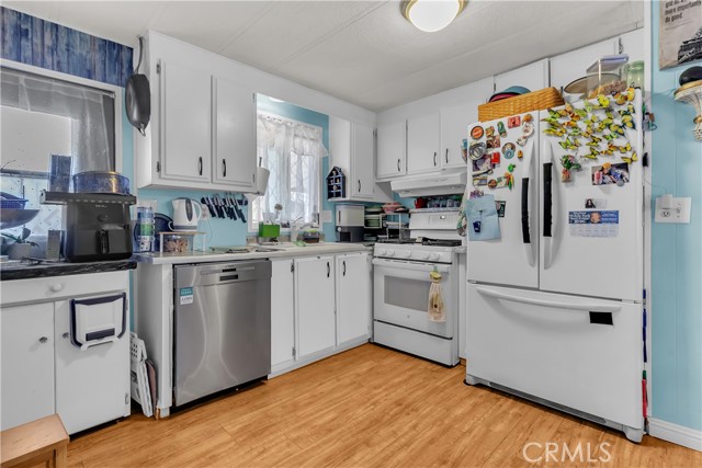 Detail Gallery Image 12 of 37 For 2550 Pacific Coast Highway #13,  Torrance,  CA 90505 - 2 Beds | 2 Baths