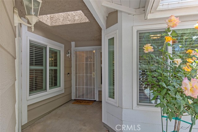 Detail Gallery Image 3 of 26 For 26179 Las Lanas Ct, Valencia,  CA 91355 - 2 Beds | 2 Baths