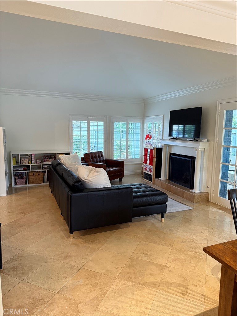 MLS #OC25252932 image #9