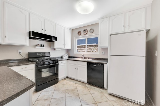 Detail Gallery Image 21 of 42 For 16640 Blackhawk St, Granada Hills,  CA 91344 - 3 Beds | 2 Baths