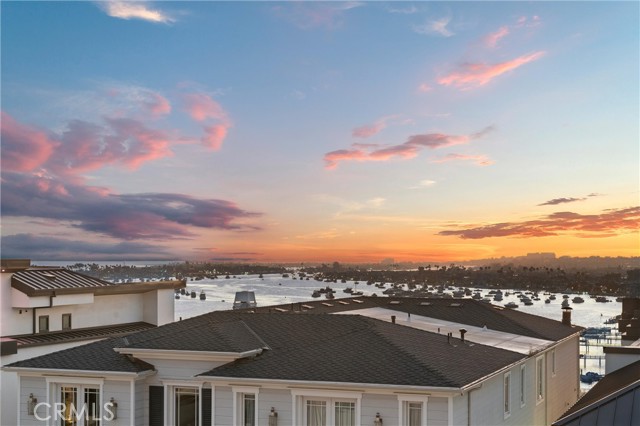 302 Carnation Avenue, Corona del Mar CA: https://media.crmls.org/medias/156f573c-6e8a-4713-9253-92cf4fbd9112.jpg