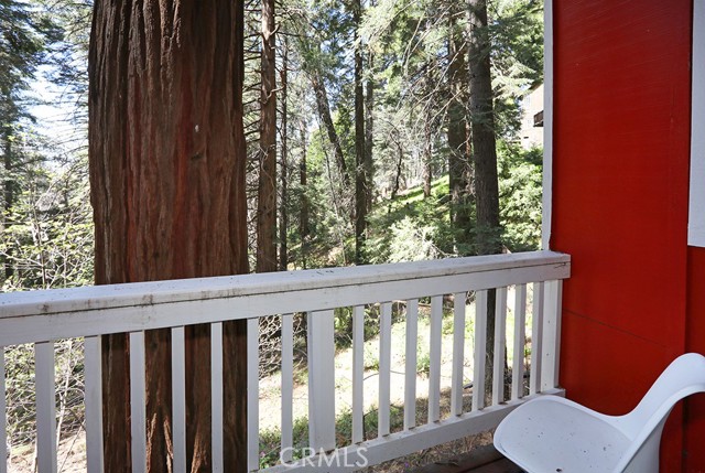531 W Victoria Court, Lake Arrowhead CA: https://media.crmls.org/medias/156fafcb-3886-4461-b8a8-794056d2ac43.jpg