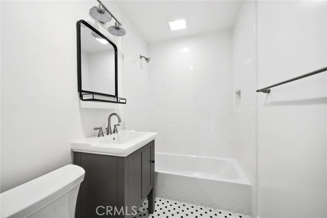Detail Gallery Image 7 of 41 For 1947 Fullerton Ave, Costa Mesa,  CA 92627 - – Beds | – Baths