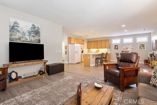 1564 Four Seasons Circle, Beaumont CA: https://media.crmls.org/medias/1570d3a2-4b05-42eb-9a00-ee57bf404271.jpg