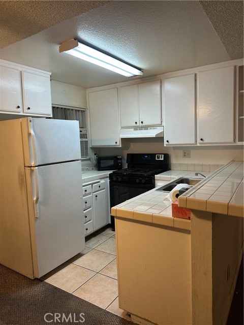 Detail Gallery Image 3 of 14 For 18530 Hatteras St #212,  Tarzana,  CA 91356 - 2 Beds | 2 Baths