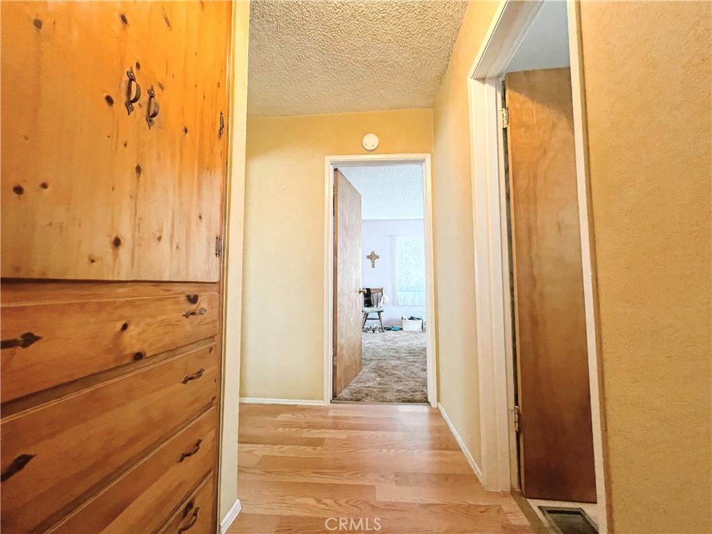 https://media.crmls.org/medias/15733350-90a3-430c-9cf9-1839e9781100.jpg?preset=X-Large