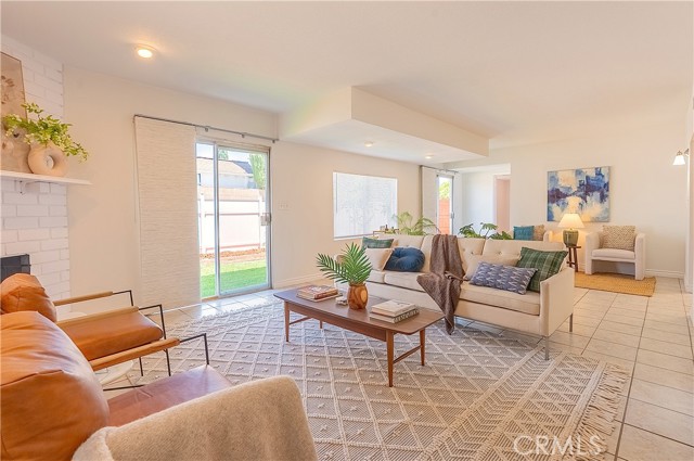 Detail Gallery Image 9 of 25 For 19945 Labrador St, Chatsworth,  CA 91311 - 5 Beds | 4 Baths