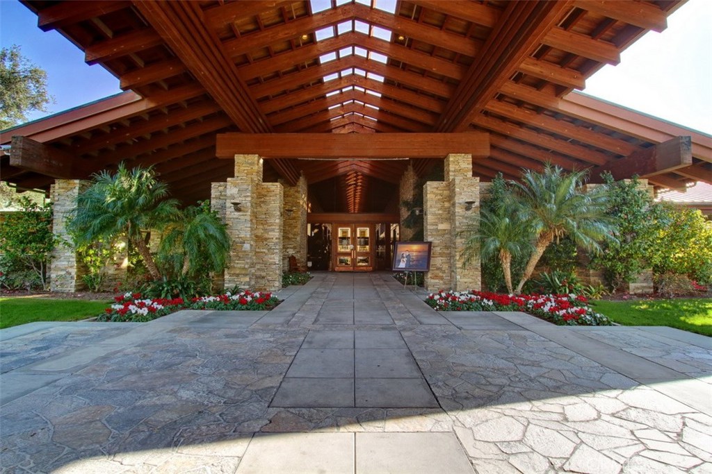 https://media.crmls.org/medias/157454d8-8540-4253-bf07-dee2500fd750.jpg?preset=X-Large