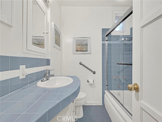 4854 Ranchito Avenue, Sherman Oaks CA: https://media.crmls.org/medias/157495fd-c000-4b07-8e7e-2c7ec1efff61.jpg