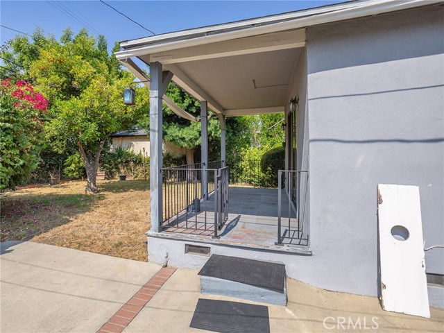 10348 Woodbridge Street, Toluca Lake CA: https://media.crmls.org/medias/1574b4d5-af56-44e5-8ce1-f600c1bca8fc.jpg