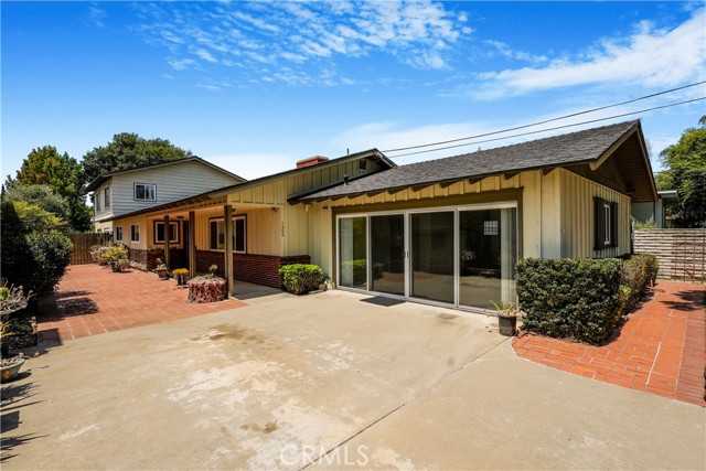 1300 Oak Avenue, Carlsbad CA: https://media.crmls.org/medias/1574e98c-ad18-47a1-9089-97912b748f52.jpg