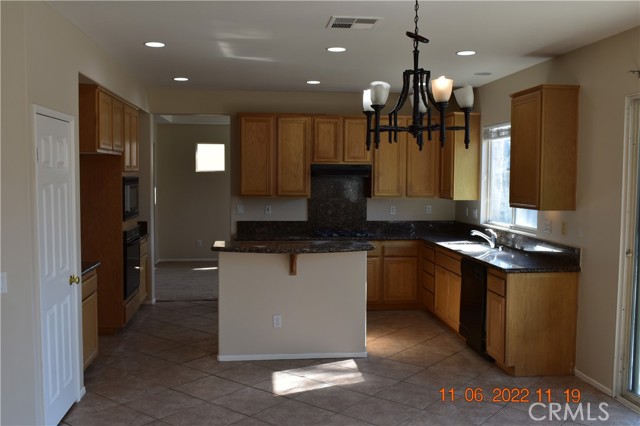 Detail Gallery Image 3 of 22 For 13735 Goldcrest Lane, Corona,  CA 92880 - 5 Beds | 2/1 Baths