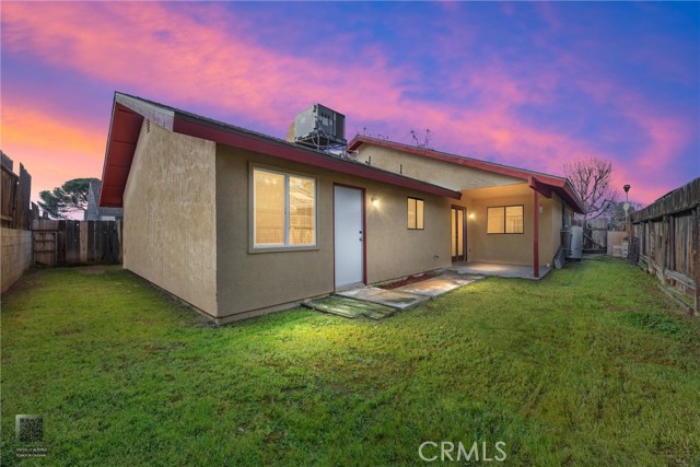 Detail Gallery Image 2 of 43 For 813 Orangewood, Bakersfield,  CA 93306 - 3 Beds | 2 Baths