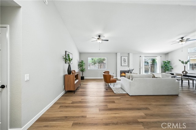 Detail Gallery Image 5 of 45 For 2229 Garland Way, Hemet,  CA 92545 - 3 Beds | 2 Baths