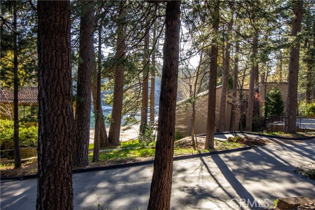 Detail Gallery Image 3 of 34 For 27821 Peninsula Dr #405,  Lake Arrowhead,  CA 92352 - 3 Beds | 2 Baths