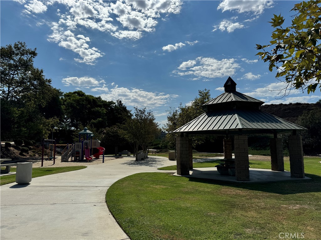 https://media.crmls.org/medias/1576bfa3-a741-40de-826c-cd49d7de7151.jpg?preset=X-Large