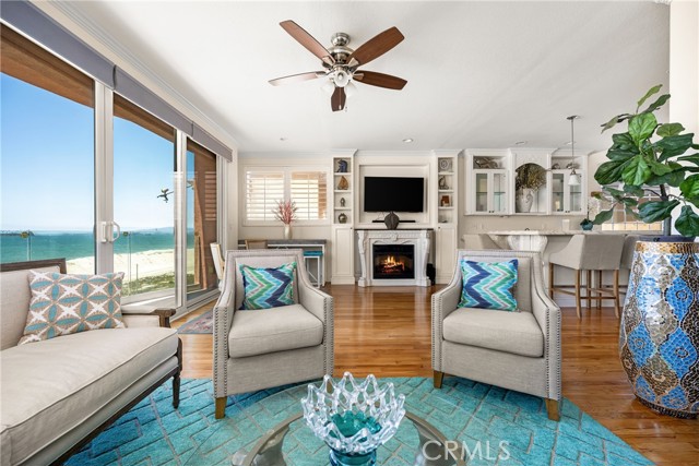6915 E Seaside, Long Beach CA: https://media.crmls.org/medias/15776b50-1edf-4040-8095-d3831901eb04.jpg