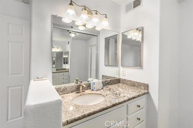 Detail Gallery Image 34 of 41 For 400 Lake St #208, Huntington Beach,  CA 92648 - 2 Beds | 2 Baths