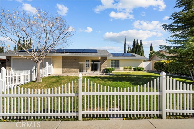 Detail Gallery Image 2 of 21 For 43638 21st St, Lancaster,  CA 93536 - 3 Beds | 3 Baths