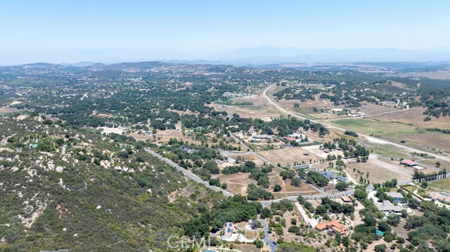 18380 Avenida Caleta, Murrieta CA: https://media.crmls.org/medias/1578d492-4149-4128-a17a-5b57e8b5c5dd.jpg