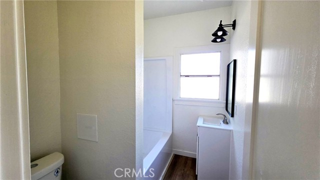 Detail Gallery Image 6 of 8 For 973 N Park, Long Beach,  CA 90813 - 2 Beds | 1 Baths