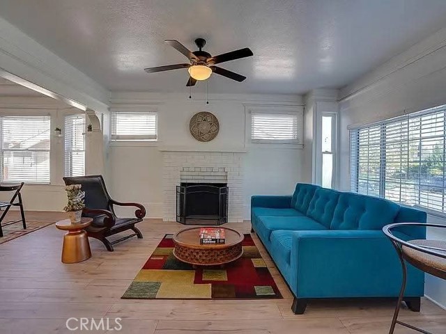 Detail Gallery Image 2 of 7 For 25 W Walnut St, Stockton,  CA 95204 - 2 Beds | 1 Baths