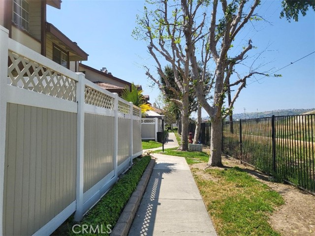 Detail Gallery Image 6 of 11 For 8939 Gallatin Rd #80,  Pico Rivera,  CA 90660 - 3 Beds | 2/1 Baths