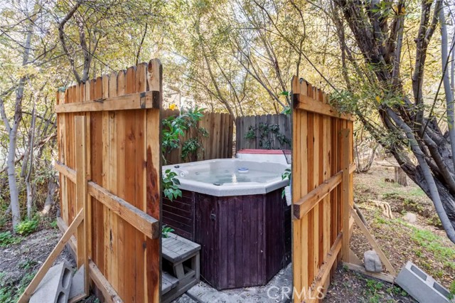 Detail Gallery Image 12 of 21 For 2366 Spruce Dr, Running Springs,  CA 92382 - 2 Beds | 1 Baths