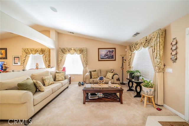 Detail Gallery Image 6 of 46 For 15982 Holly Brook Ln, Victorville,  CA 92395 - 4 Beds | 3 Baths