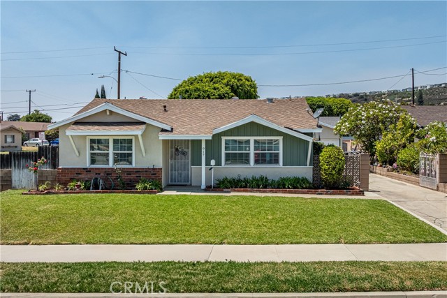 917 N Sanchez Street, Montebello CA: https://media.crmls.org/medias/157c0f4f-b071-49ee-b359-4185e81bd899.jpg