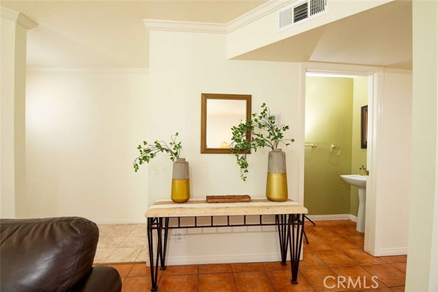 Detail Gallery Image 7 of 62 For 7310 Balboa Bld #F,  Van Nuys,  CA 91406 - 2 Beds | 3 Baths