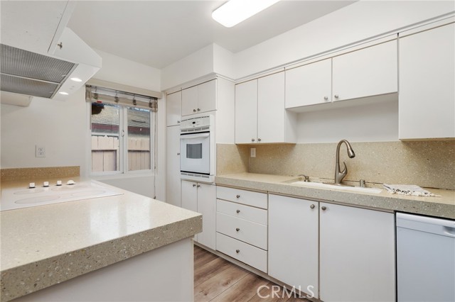 Detail Gallery Image 9 of 27 For 17926 Irvine Bld, Tustin,  CA 92780 - 2 Beds | 2 Baths