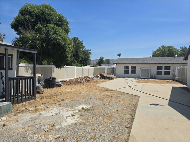 876 River Drive, Norco CA: https://media.crmls.org/medias/157d3bbc-2fa1-4cfe-8386-349d7b956330.jpg