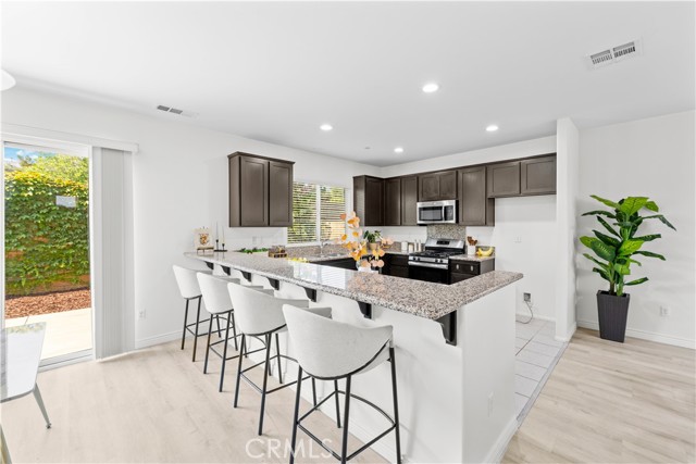 Detail Gallery Image 8 of 33 For 16502 Cadence Ln, Fontana,  CA 92336 - 3 Beds | 2/1 Baths