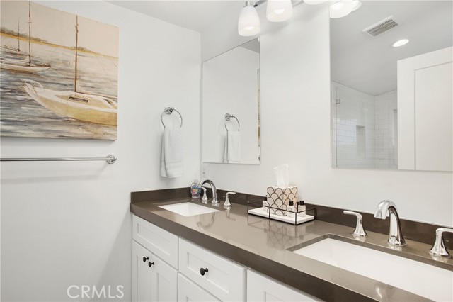 Detail Gallery Image 10 of 21 For 215 32nd Street a,  Newport Beach,  CA 92663 - 3 Beds | 2/1 Baths