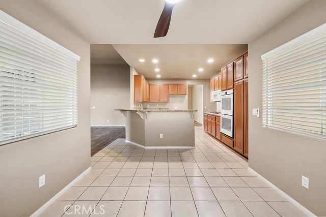 6834 Phoenix Court, Hesperia CA: https://media.crmls.org/medias/157e84ed-8325-40d1-9171-41fce3ab0b50.jpg