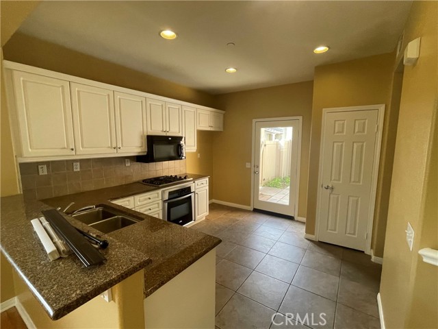 Detail Gallery Image 33 of 38 For 1882 Lobo, Riverside,  CA 92501 - 3 Beds | 2/1 Baths