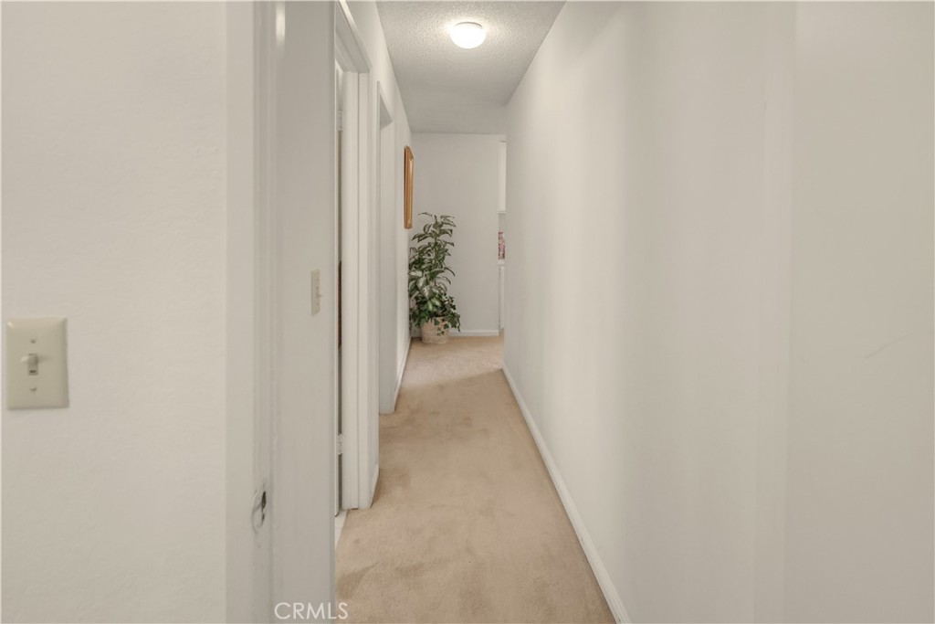 https://media.crmls.org/medias/157f93f2-e6cb-42a8-a64f-06a4259de00d.jpg?preset=X-Large