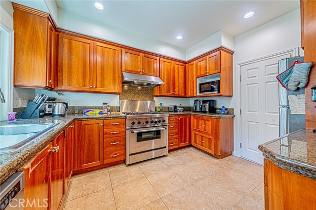 26 Seton, Irvine CA: https://media.crmls.org/medias/157fecf4-d358-423a-b718-a1567bba9fef.jpg