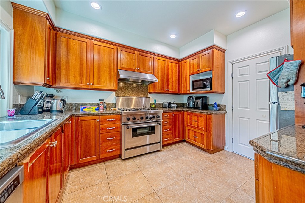 MLS #OC25275814 image #5