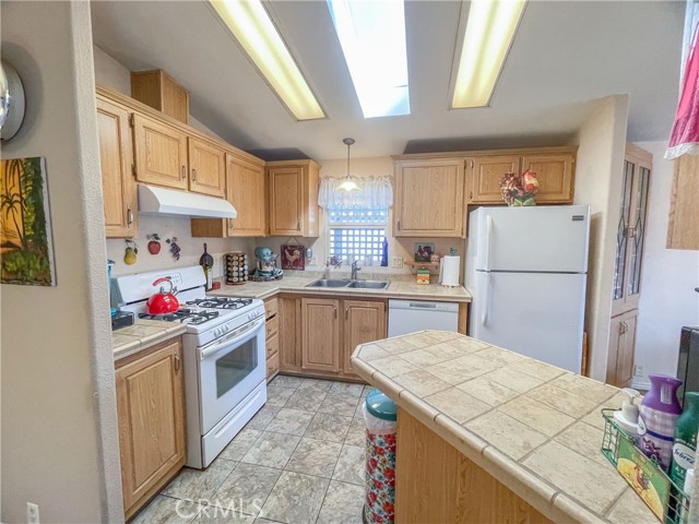 Detail Gallery Image 19 of 42 For 21001 Plummer St #12,  Chatsworth,  CA 91311 - 2 Beds | 2 Baths