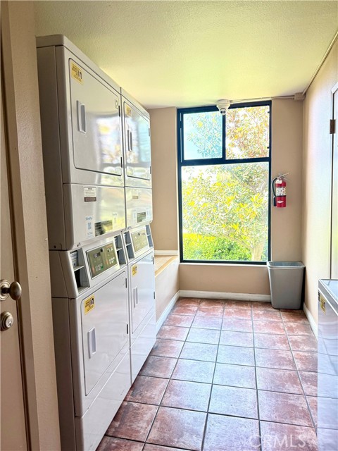 Detail Gallery Image 17 of 23 For 7826 Topanga Canyon, Canoga Park,  CA 91304 - 2 Beds | 2 Baths