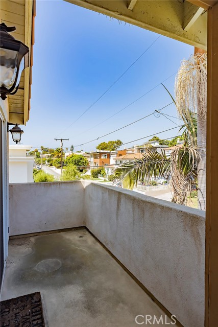 1928 Ruhland Avenue, Redondo Beach CA: https://media.crmls.org/medias/15806959-7d24-4d34-b7fa-f584d98c9bfe.jpg