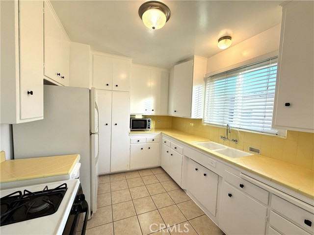 Detail Gallery Image 6 of 12 For 665 S Lake Ave, Pasadena,  CA 91106 - 1 Beds | 1 Baths